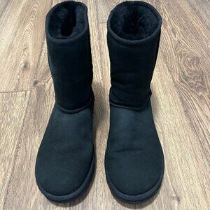 EUC! Women's UGG Classic Short II Boot 1016223 Black 100% Authentic Size 8